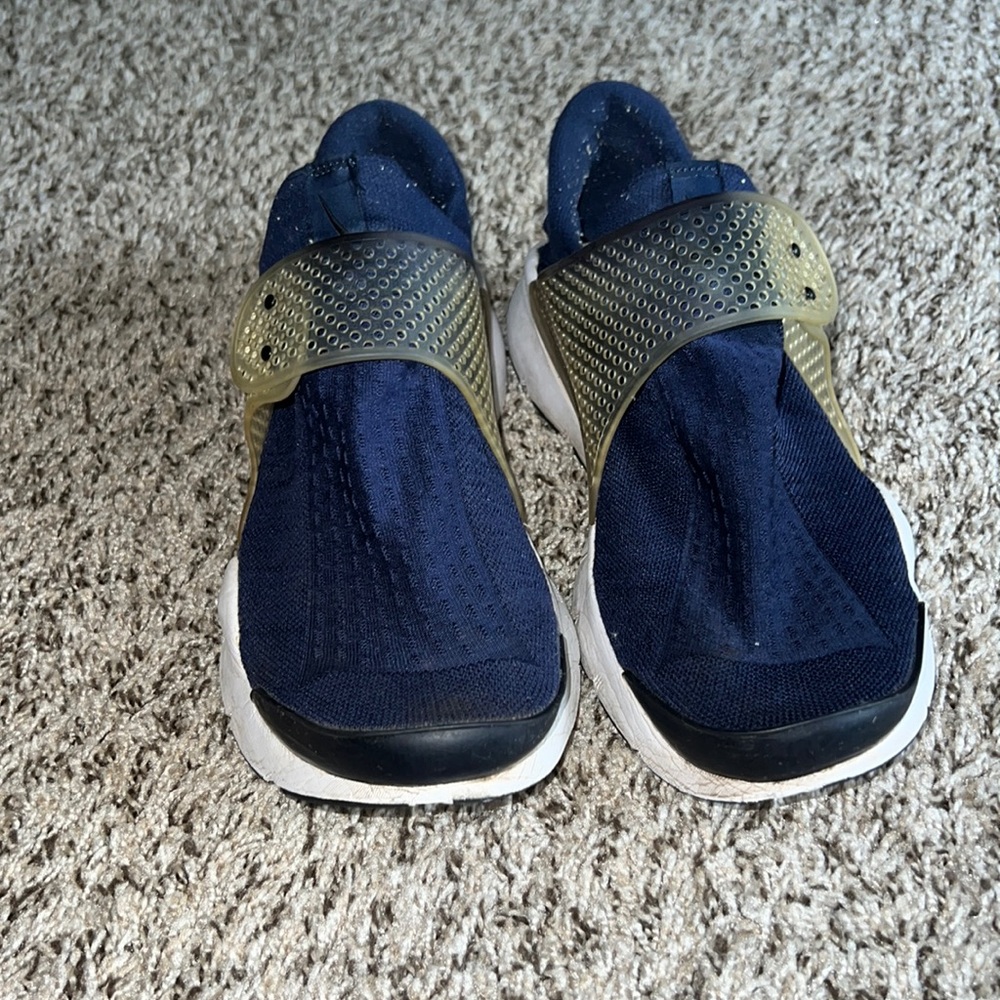 Nike sock dart shoe